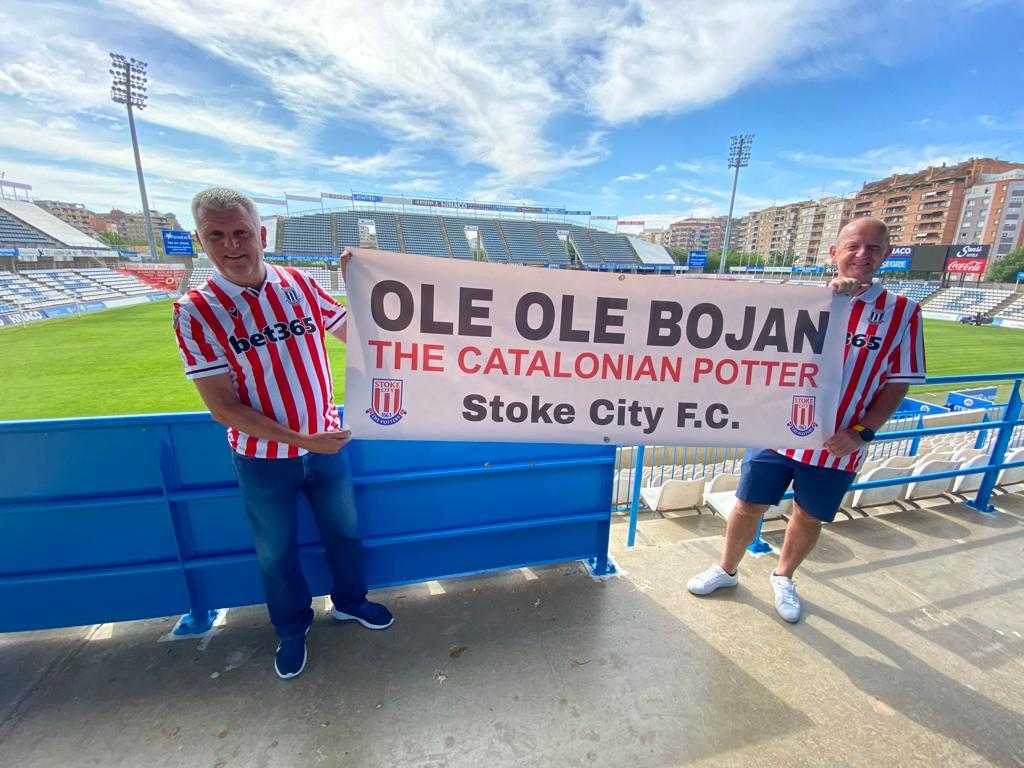 ⏯️ Dos fans anglesos de Bojan Krkic visiten Lleida tot i la suspensió del Catalunya-Mali