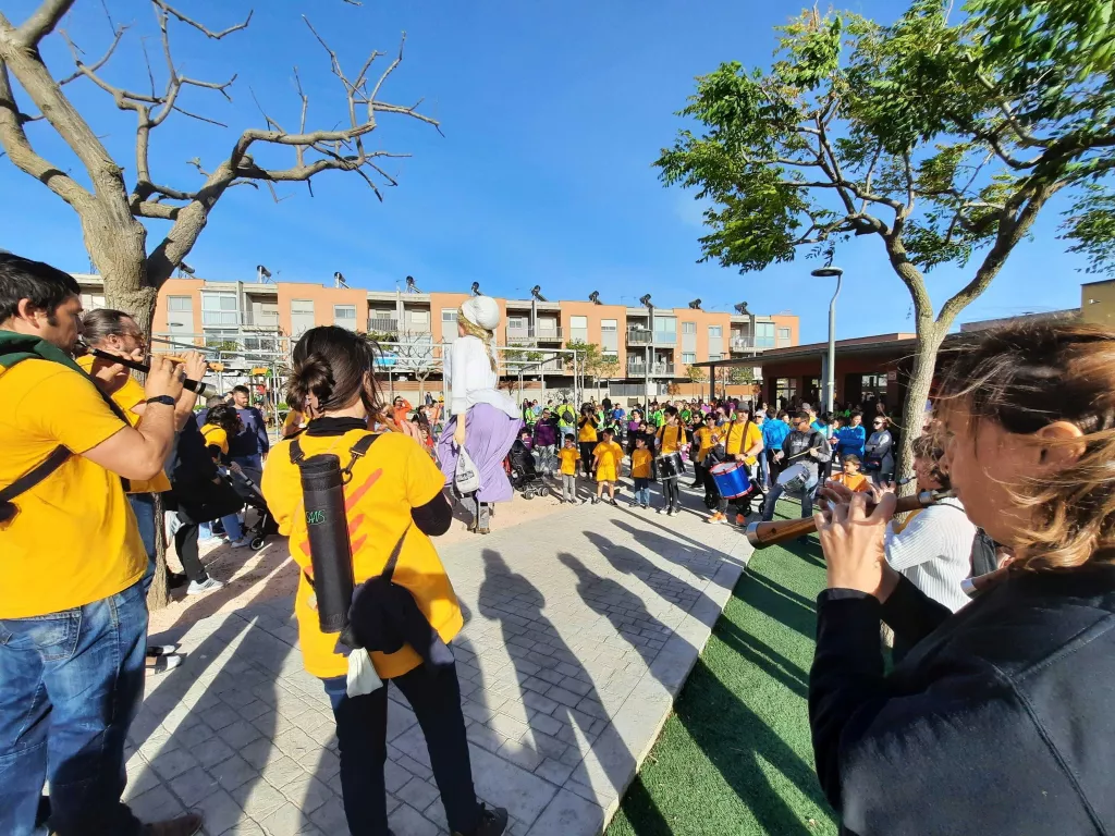 Vallfogona de Balaguer celebra una trobada gegantera amb una dotzena de figures i 200 collistes