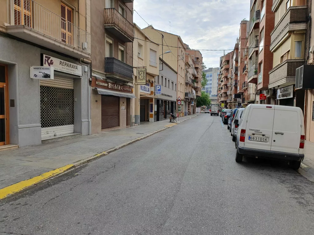 Inicien les obres d'ampliació de la vorera al carrer Vallcalent de Lleida