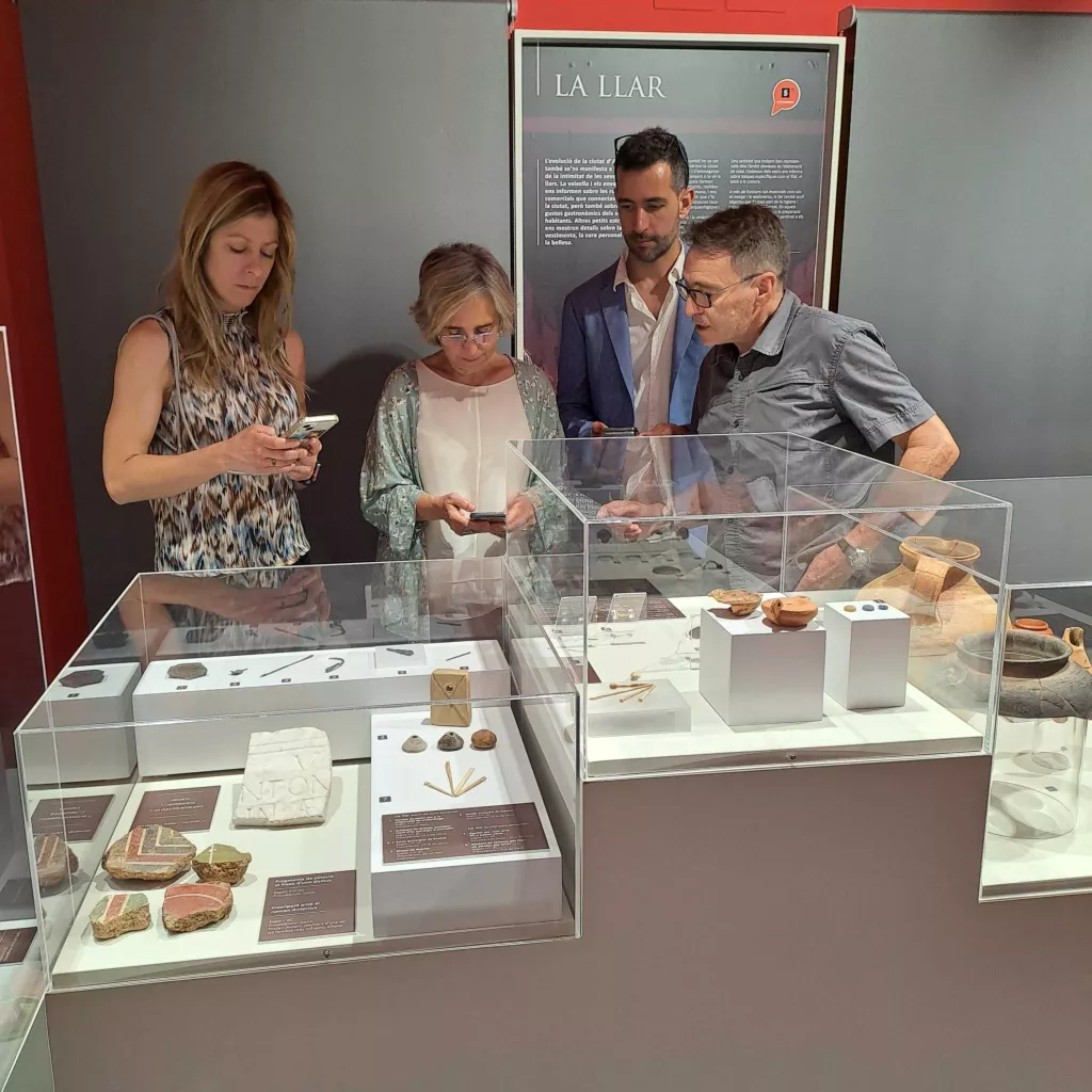 Els dinosaures i la ciutat romana d’Aeso protagonistes de la nova audioguia del Museu de la Conca Dellà