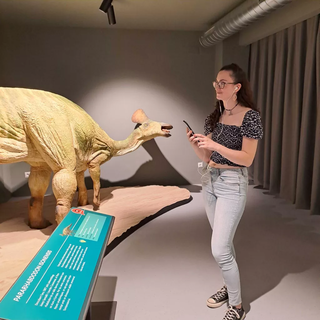 Els dinosaures i la ciutat romana d’Aeso protagonistes de la nova audioguia del Museu de la Conca Dellà