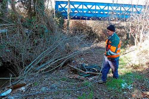 Netegen les riberes del Sió a Balaguer per evitar riscos per inundacions