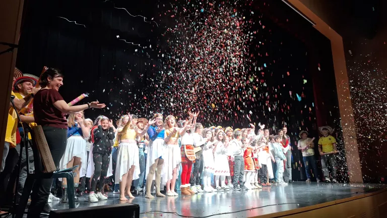 Guissona celebra el Dia Internacional de la Llengua Materna amb una jornada intercultural al Teatre Municipal