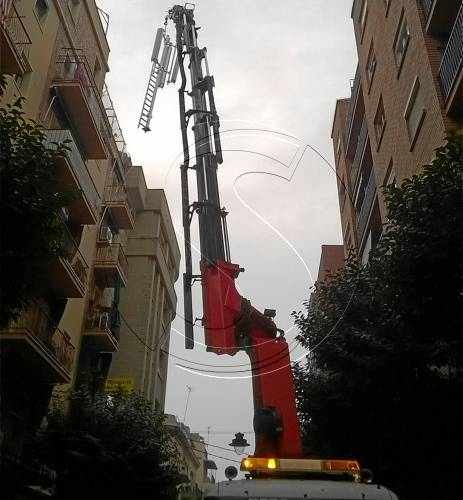 Indignació per la instal·lació d'una antena de telefonia a Universitat