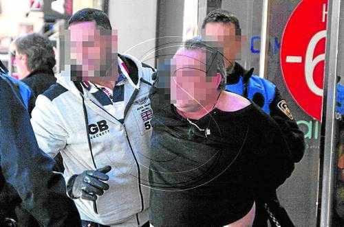 Agredeix el propietari d'un bar per robar llaminadures a l'Eix Comercial