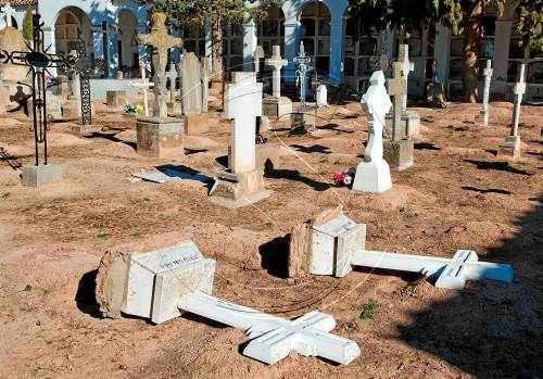 Investiguen les destrosses al cementiri de Castellserà