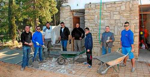 Voluntaris de Preixana fan obres al parc de l'ermita de Montalbà