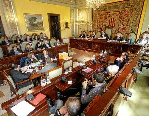 CiU i PP forcen un ple per demanar explicacions sobre salaris i dietes