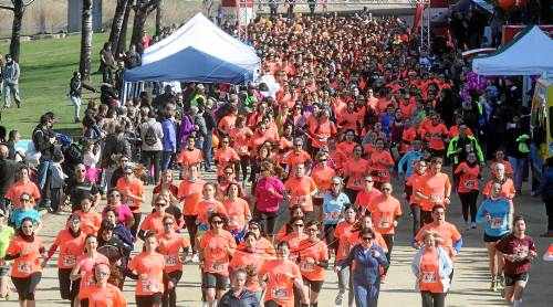 Mil participants en la cursa contra el càncer de mama