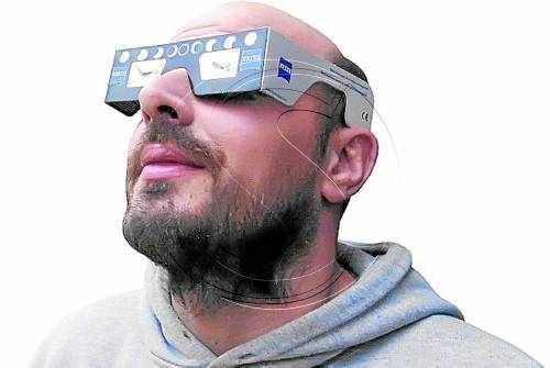 Mirar l'eclipsi sense protecció pot causar problemes oculars seriosos