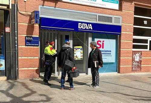 Atraca a punta de pistola un banc de Pardinyes i fuig amb el botí