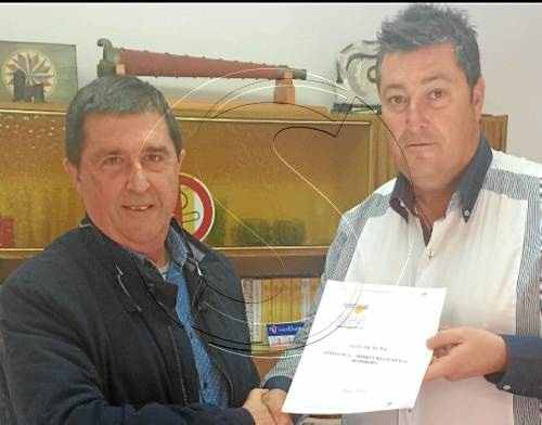 Bombers voluntaris i Interior atansen postures per tancar la crisi