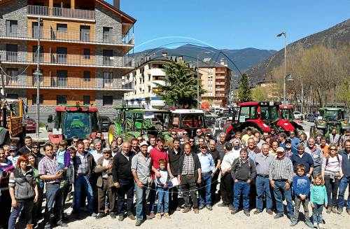 Marxa de 38 tractors al Sobirà per exigir més ajudes a la ramaderia del Pirineu
