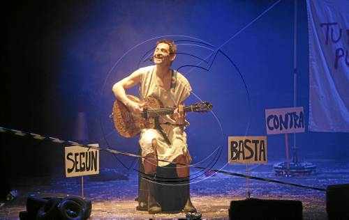 Albert Pla i un homenatge a Ovidi Montllor, al cartell de l'Slàvia