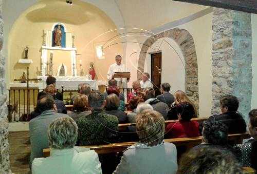 Els veïns de Baén costegen la restauració de l'església