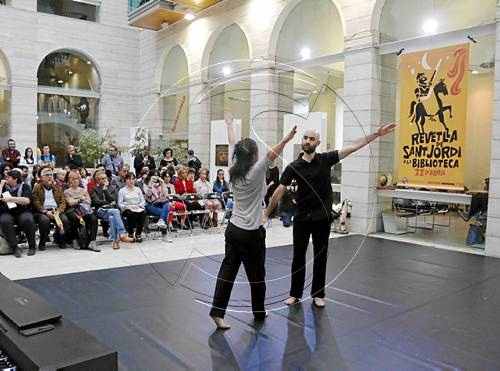 'Revetlla' a la Biblioteca Pública amb dansa basada en l'obra de Pep Coll