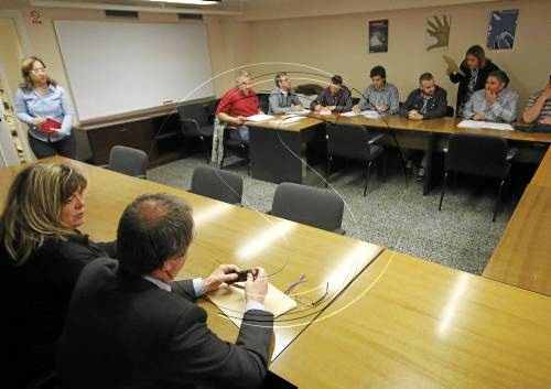 Acord 'in extremis' que permet evitar la vaga d'autobusos prevista per avui i demà