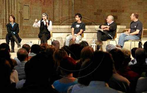 Teresa Forcades insta a "no abaixar la guàrdia" contra el consorci sanitari