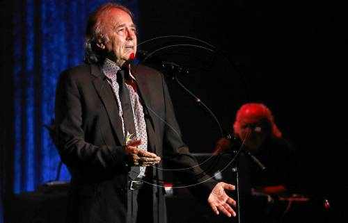 Serrat sedueix a la Llotja