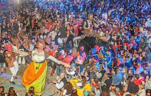 Bany de masses a la festa major i a Firacóc