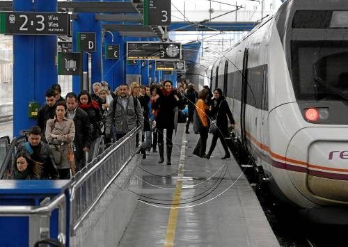 Reclamació col·lectiva d'usuaris de l'Avant per ampliar els abonaments