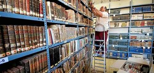 Traslladen 70.000 llibres a la biblioteca del seminari