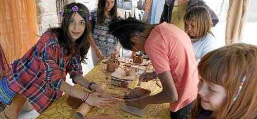 La Fira del Barber de Concabella omple l'entorn del castell