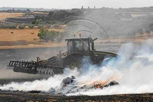 Calcinades 9 hectàrees i tallada la N-240 per focs a Tarrés i Algerri