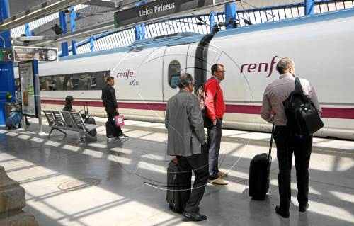 Usuaris de l'AVE a Saragossa demanen un canvi legal per tenir Avant