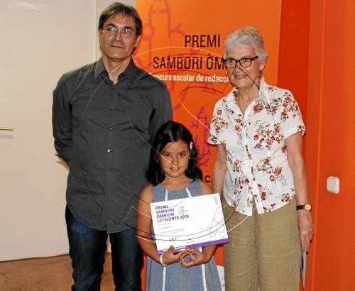 El primer premi Sambori d'Òmnium, per a una alumna del col·legi Joc de la Bola