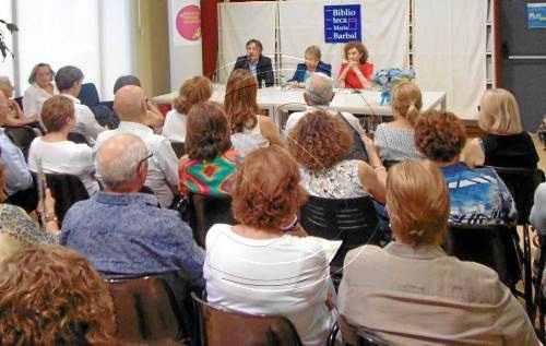 L'escriptora Marta Domènech presenta la primera novel·la