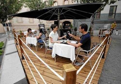 Les terrasses floreixen al Barri Antic