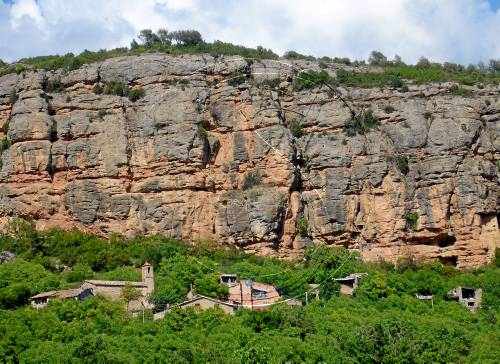 Artesa instal·la malles a la Clua per evitar despreniments