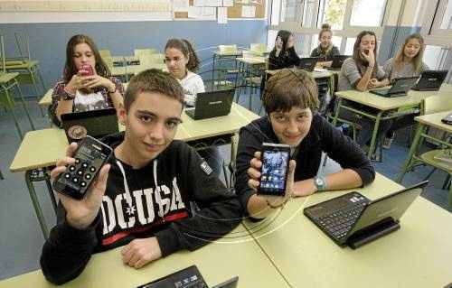 Escoles i instituts podran utilitzar el mòbil a classe el pròxim curs