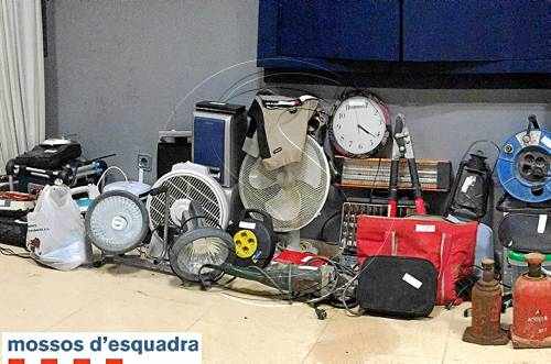Detingut per quatre robatoris a l'intentar vendre el botí a internet