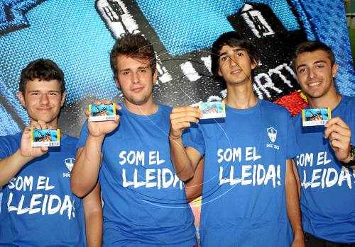 Els socis recullen els primers carnets per a aquesta temporada