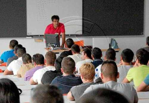 Més de la meitat d'aspirants a urbà falla el test cultural