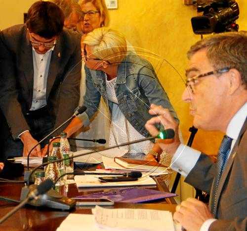 Postius acusa Ros de "vendre's el català" i el PSC li critica la "mala fe"