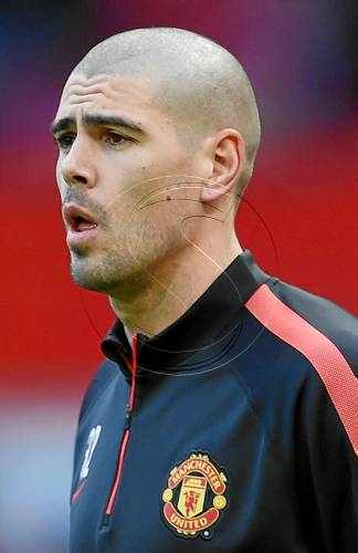Van Gaal vol fer fora Valdés per "mala actitud" i aquest li exigeix respecte