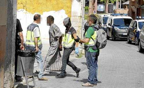 Presó després de la batuda antidroga al Barri Antic per a 4 dels 7 detinguts