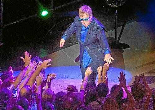 Més de dos mil persones gaudeixen amb el concert d'Elton John a Andorra