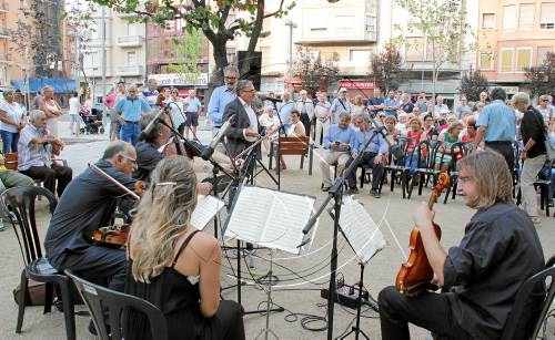 Estrena amb música clàssica de la nova plaça Pau Casals