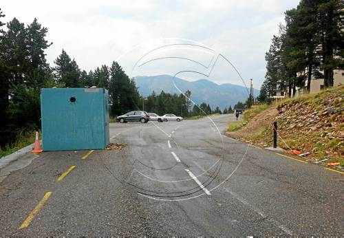 Cadenes en camins cap a Port del Comte per evitar robatoris