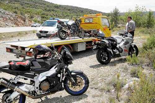 Dos ferits de gravetat al xocar una moto i un bus al Doll i en una sortida de via a Ivorra