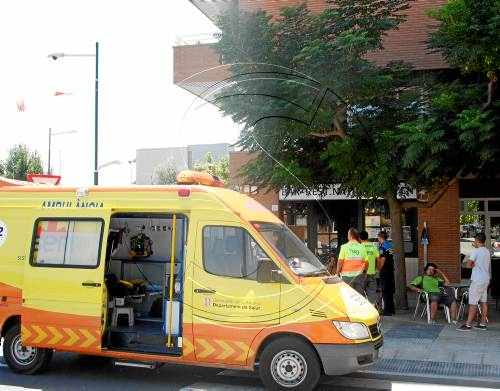 Un gos mossega el client d'un bar de Pardinyes al ser atiat pel seu amo