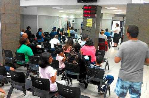 Més d'un mes d'espera per obtenir cita prèvia per fer-se el DNI a Lleida
