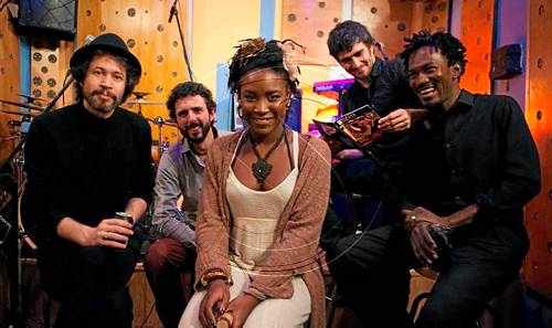 El Cafè del Teatre posa colofó al curs amb els ritmes negres de CosmoSoul