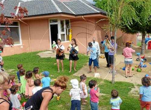 Cercavila i pirotècnia per inaugurar el tercer Trama