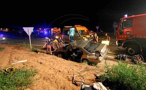 Tres ferits al xocar un cotxe i un camió a Alcarràs