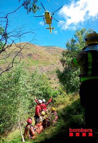 Un mort i tres ferits greus a l'estimbar-se un vehicle a Lladorre